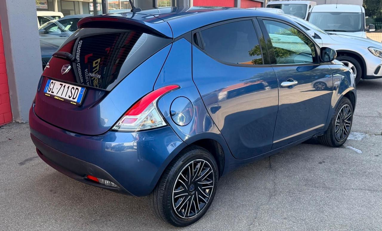 Lancia Ypsilon 1.0 FireFly 5 porte S&S Hybrid Alberta Ferretti