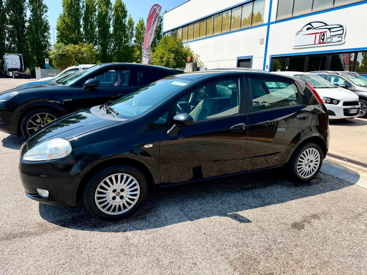 FIAT GRANDE PUNTO 1.2 BENZ - 5 PORTE-NEOPATENTATI