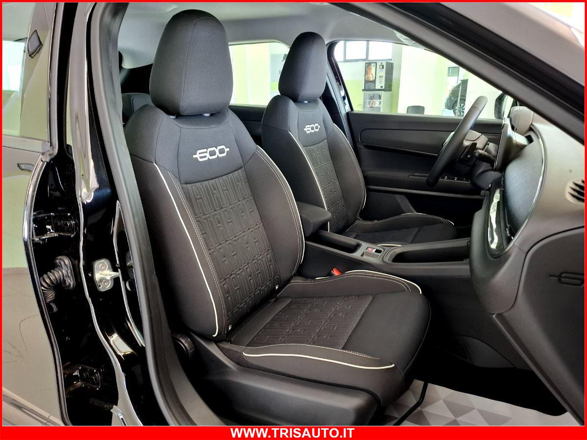 FIAT 600 1.2T MHEV DCT POP NEOPATENTATI (FARI LED)