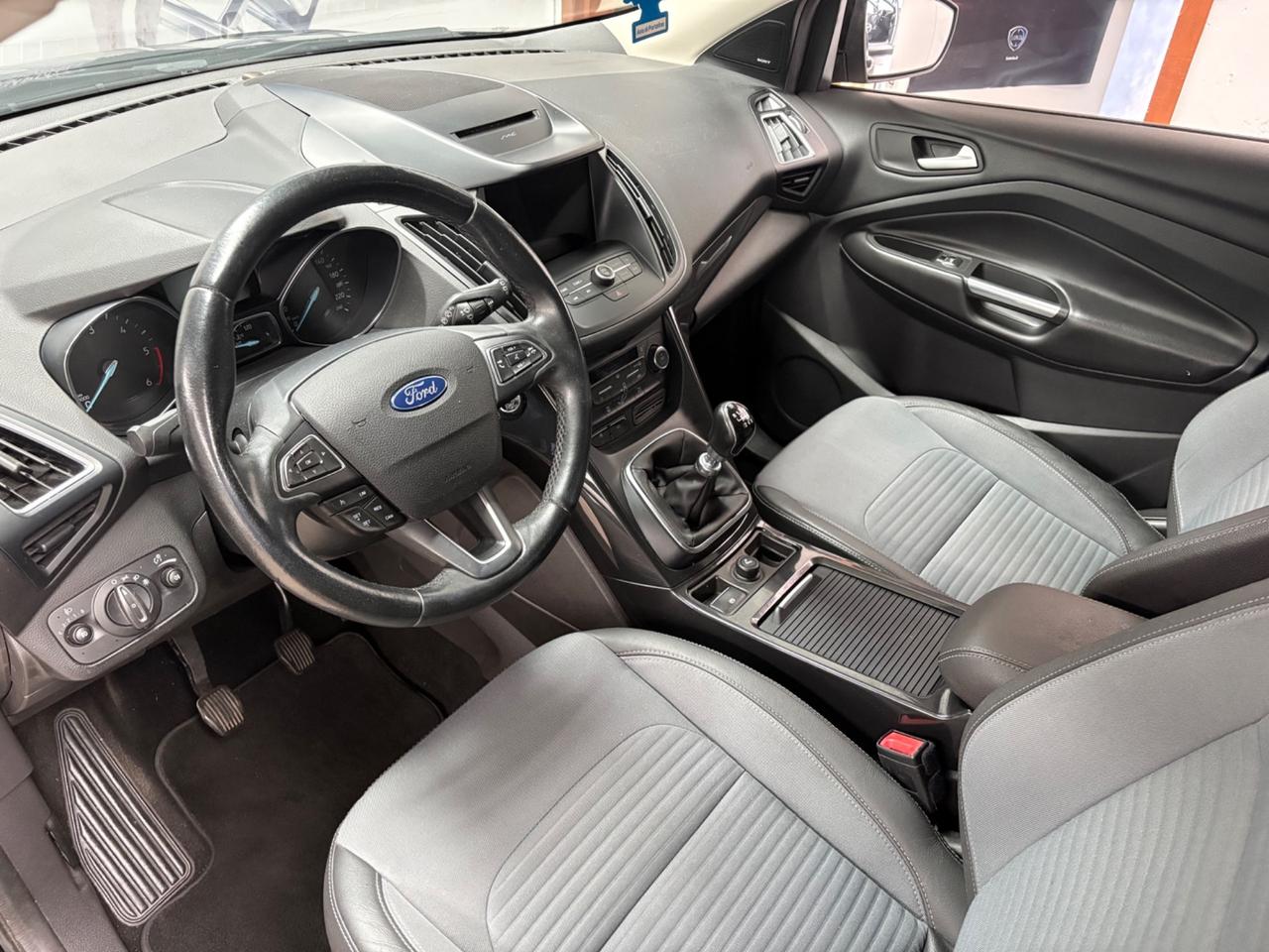 Ford Kuga 1.5 TDCI 120 CV S&S 2WD Titanium