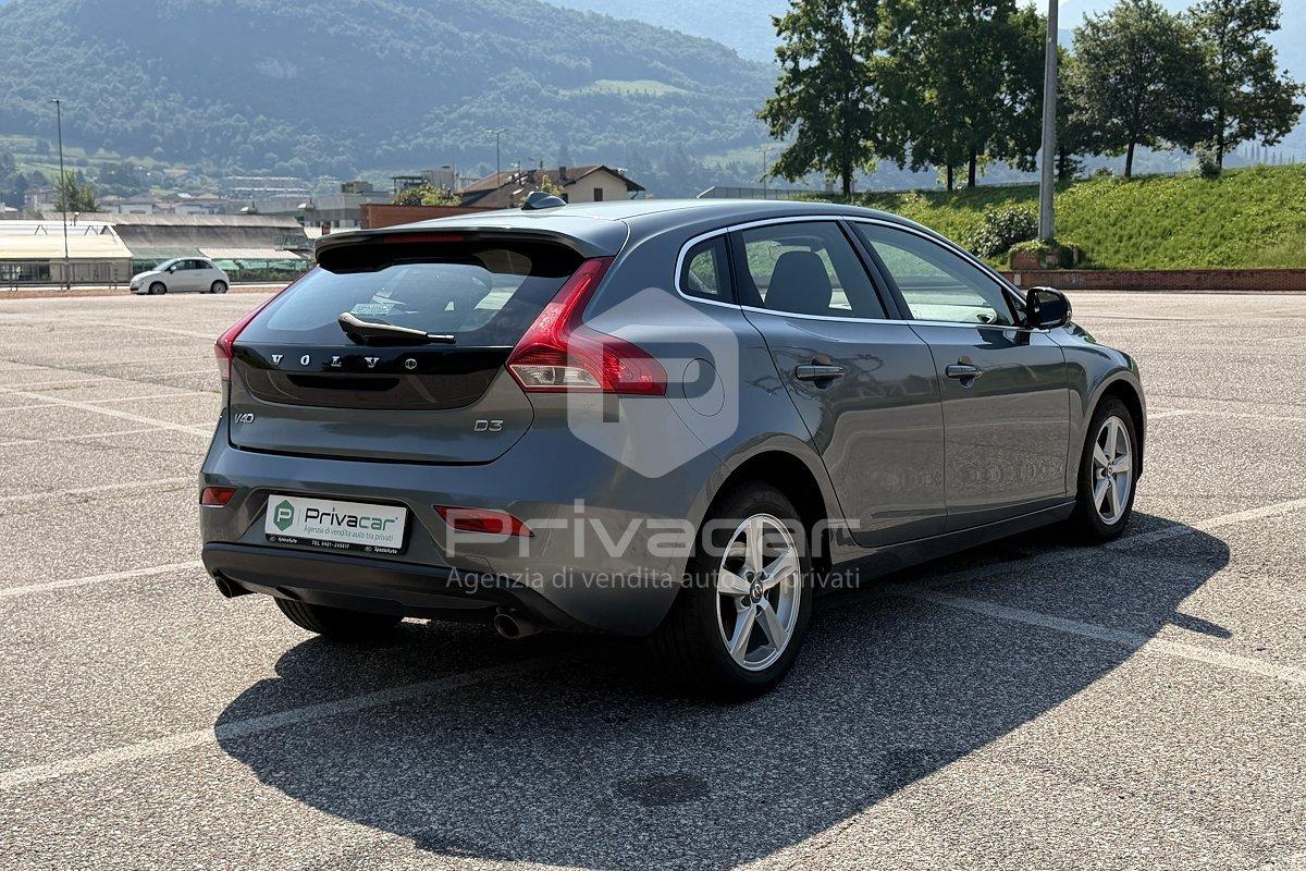 VOLVO V40 D3 Momentum