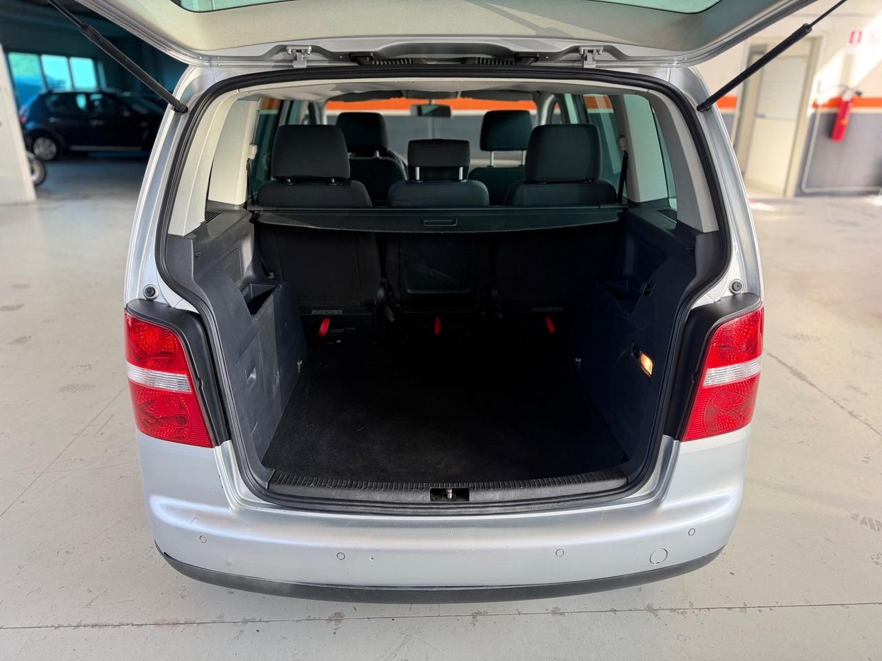 Volkswagen Touran 2.0 16V TDI DSG Highline