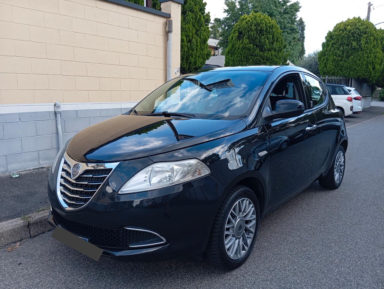 Lancia Ypsilon 1.2 69 CV 5 porte S&S Gold