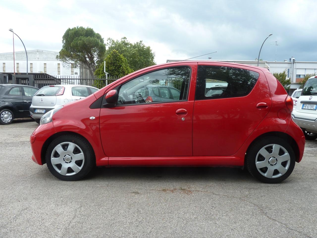 Toyota Aygo 1.0 12V VVT-i 5 porte Ok Neopatentati