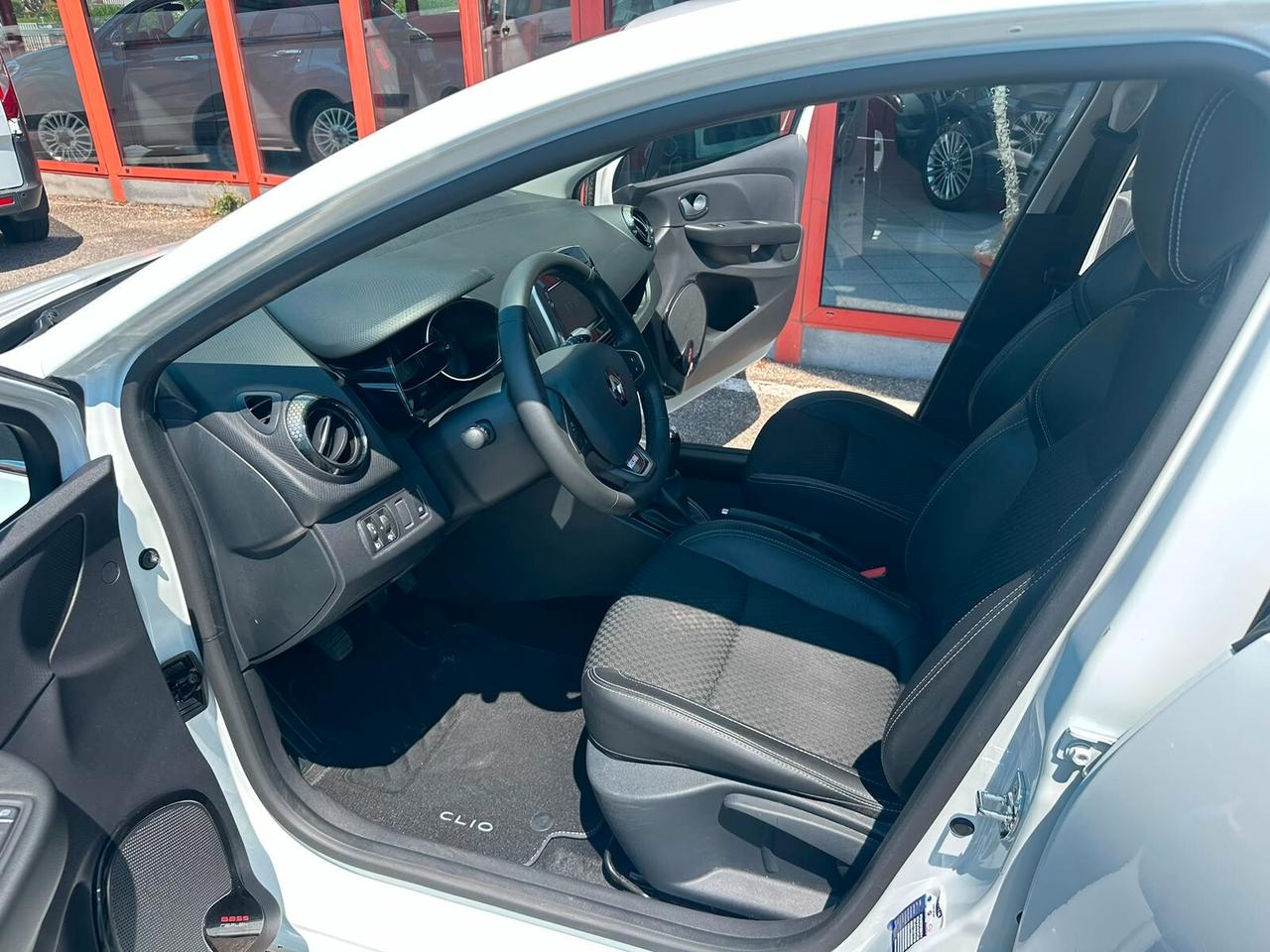 Renault Clio dCi 8V 75 CV 5 porte Moschino Intens