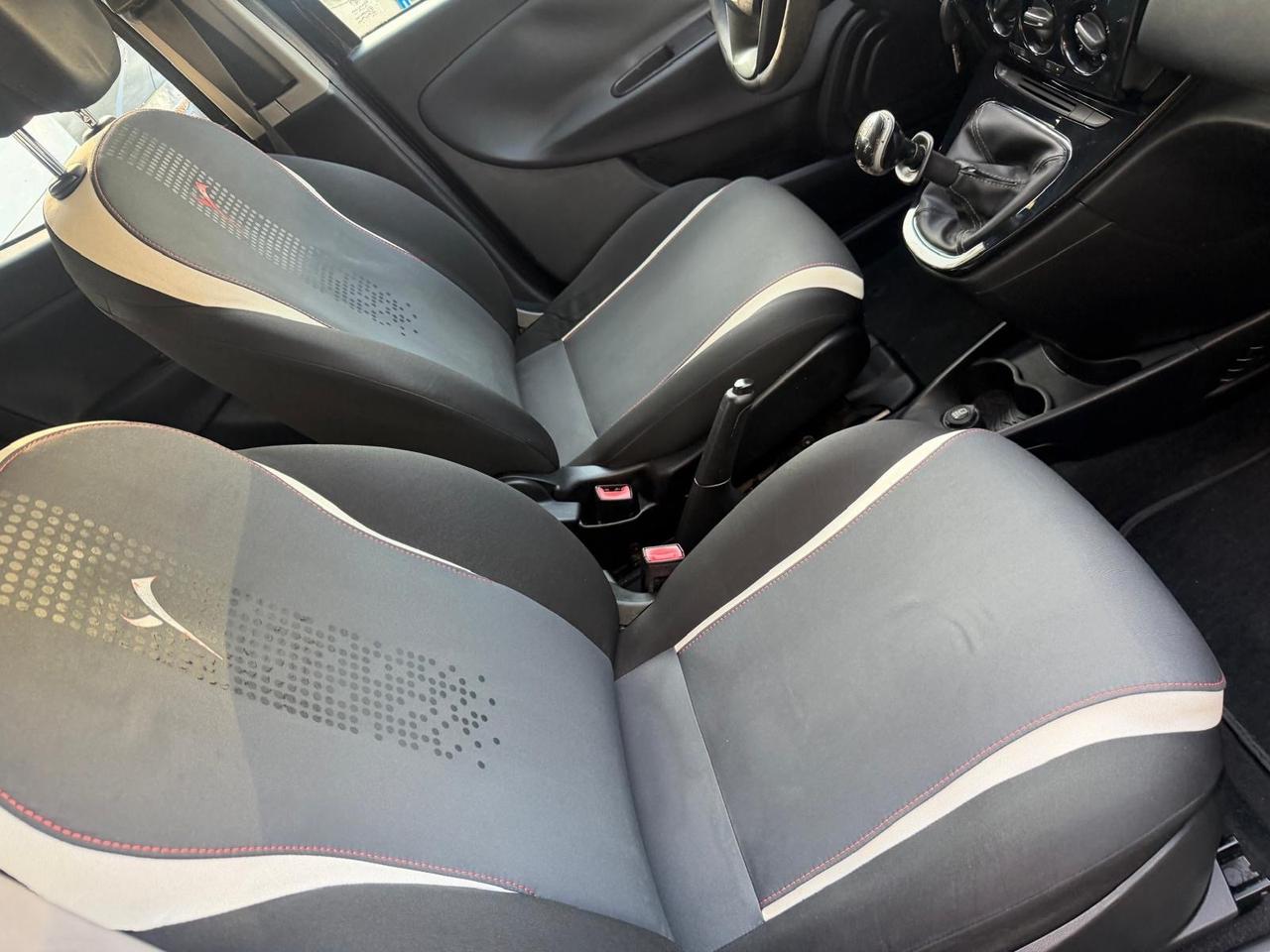 Lancia Ypsilon 0.9 TwinAir 85 CV 5 porte Metano Ecochic Elefantino