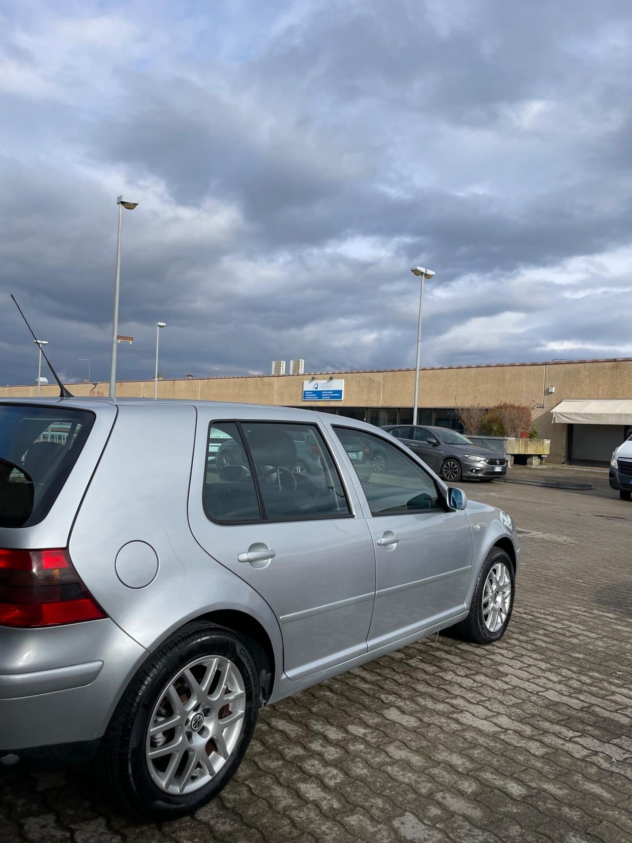 Volkswagen Golf 1.6 16V cat 5 porte Highline