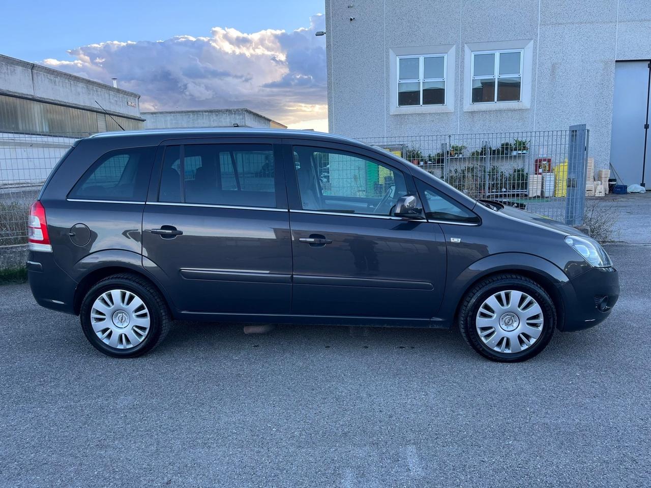 Opel Zafira 1.6 16V ecoM Turbo One. 7 posti