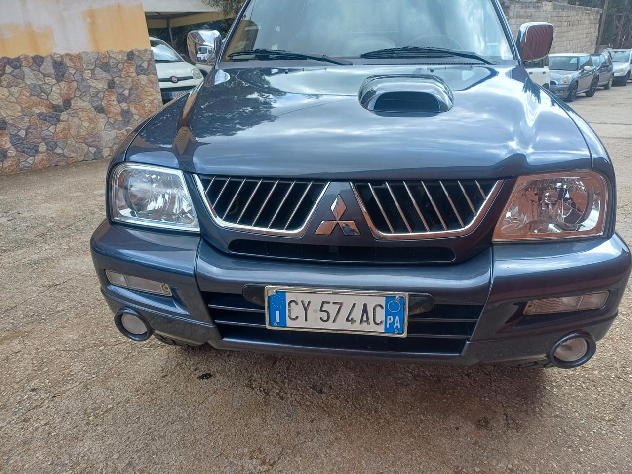 Mitsubishi L200 2.5 TD cat 4WD Double Cab Intense