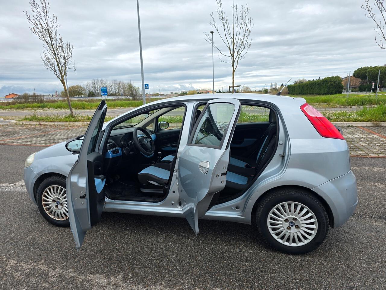 FIAT GRANDE PUNTO 1.2 BENZINA NEOPATENTATI