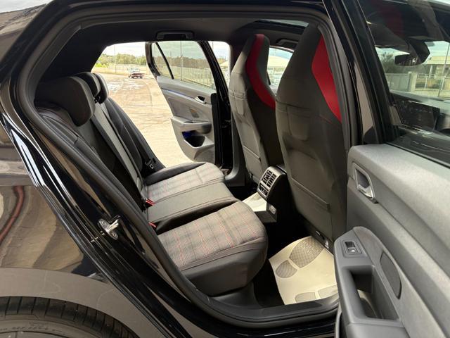 VOLKSWAGEN Golf GTI 2.0 TSI DSG TETTO-LED-PELLE-CERCHI 19''.