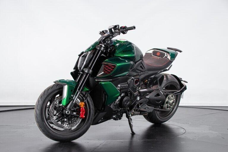 2024 DUCATI DIAVEL V4 BENTLEY - RDS01403