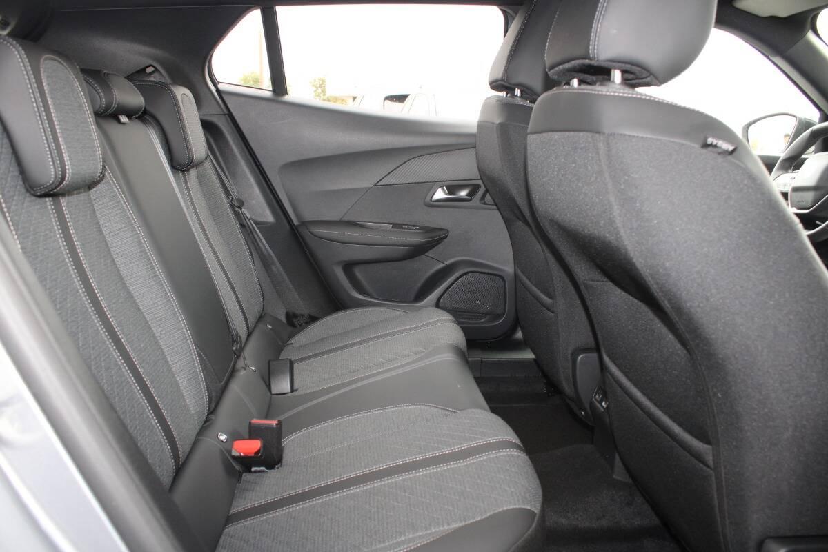 Peugeot 2008 1.2 puretech Allure s&s 130cv AUTO, Navi,CarPlay