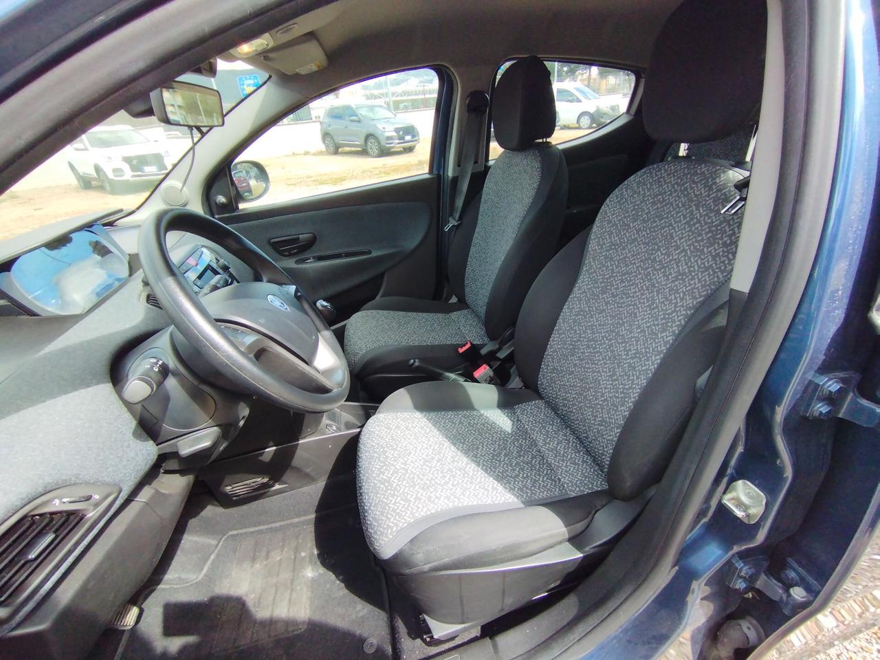 Lancia Ypsilon 1.0 FireFly 5 porte S&S Hybrid Silver