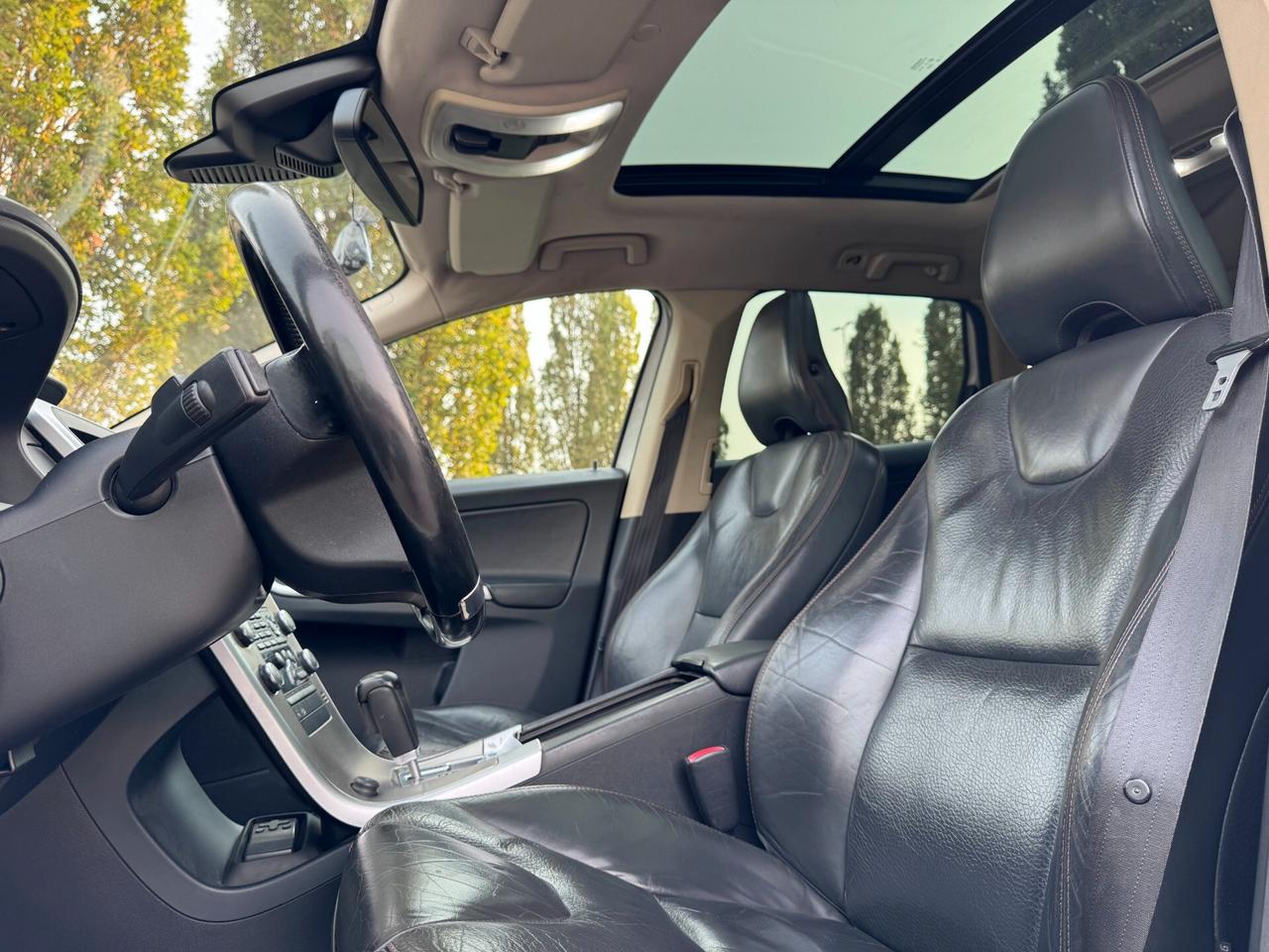 Volvo XC 60 XC60 D5 AWD Geartronic Summum