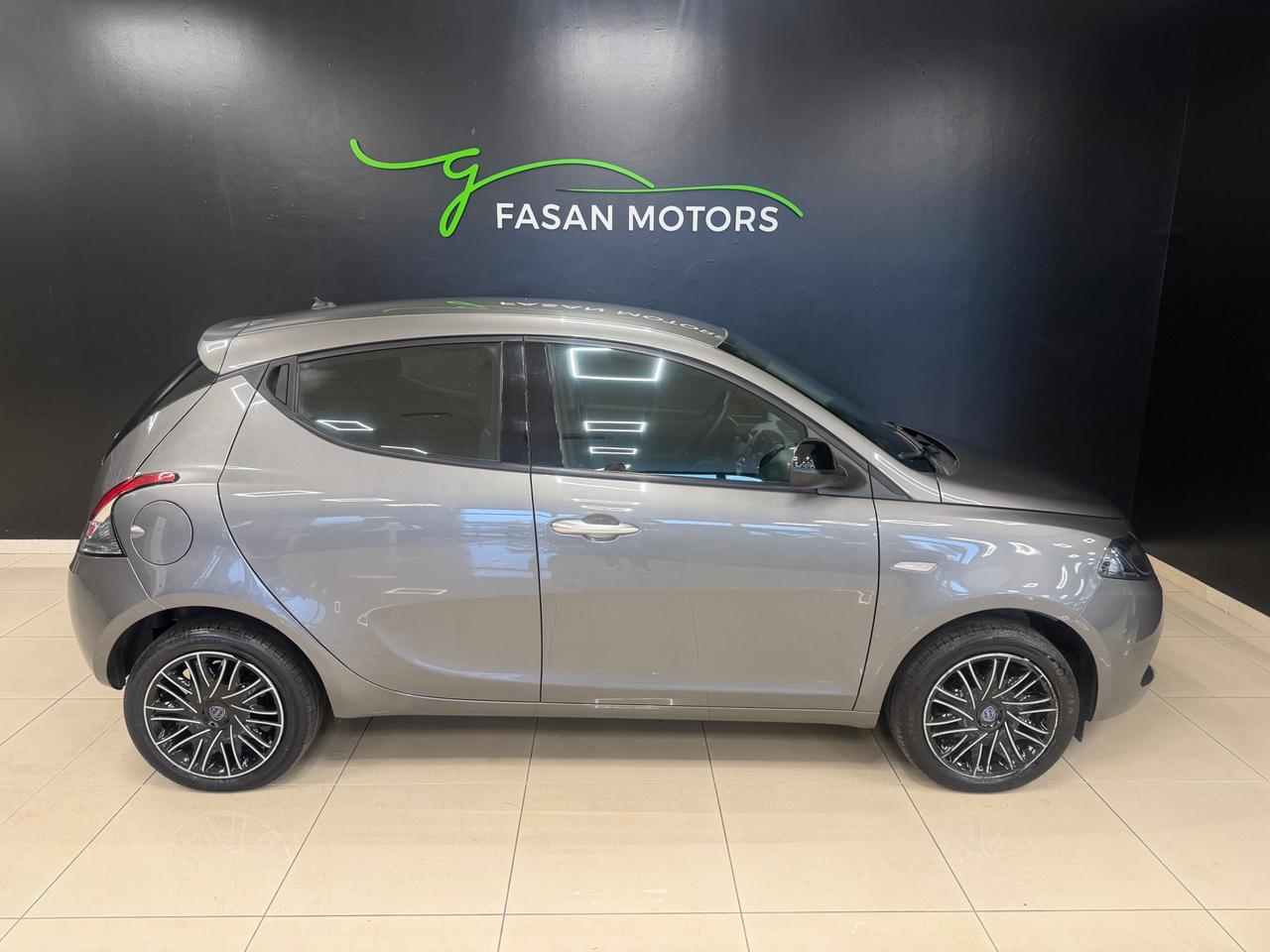 Lancia Ypsilon 1.0 firefly hybrid Silver Plus s&s 70cv