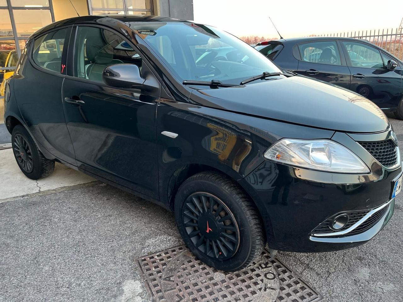 Lancia Ypsilon 0.9 TwinAir 85 CV 5 porte OK NEOPATENTATI