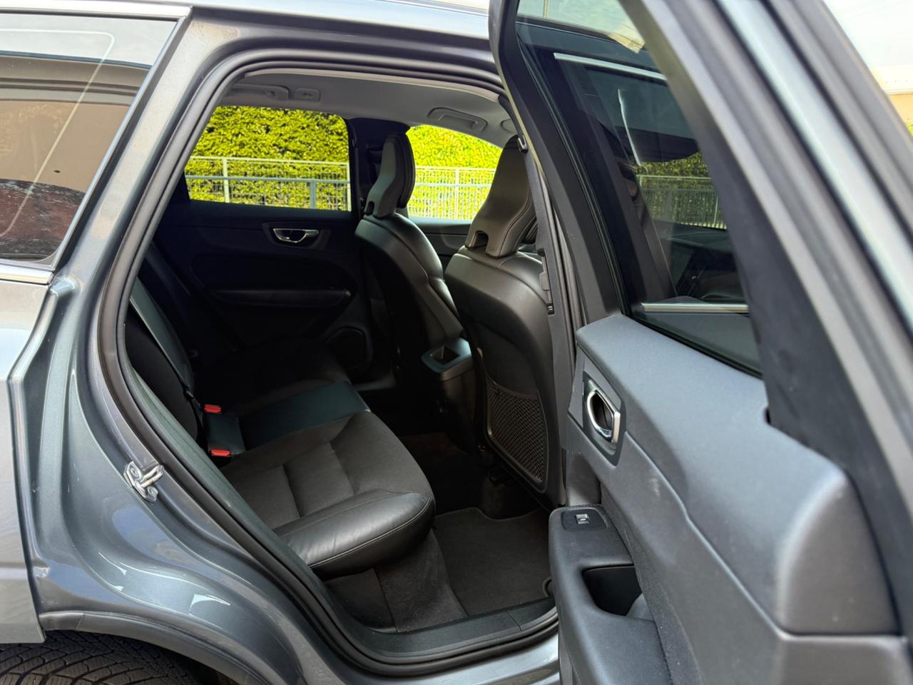 Volvo XC60 B4 (d) AWD Geartronic Business Plus