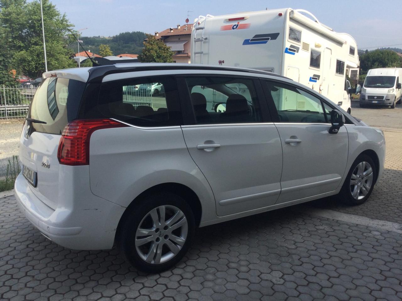 Peugeot 5008 1.6 HDi 115CV Allure