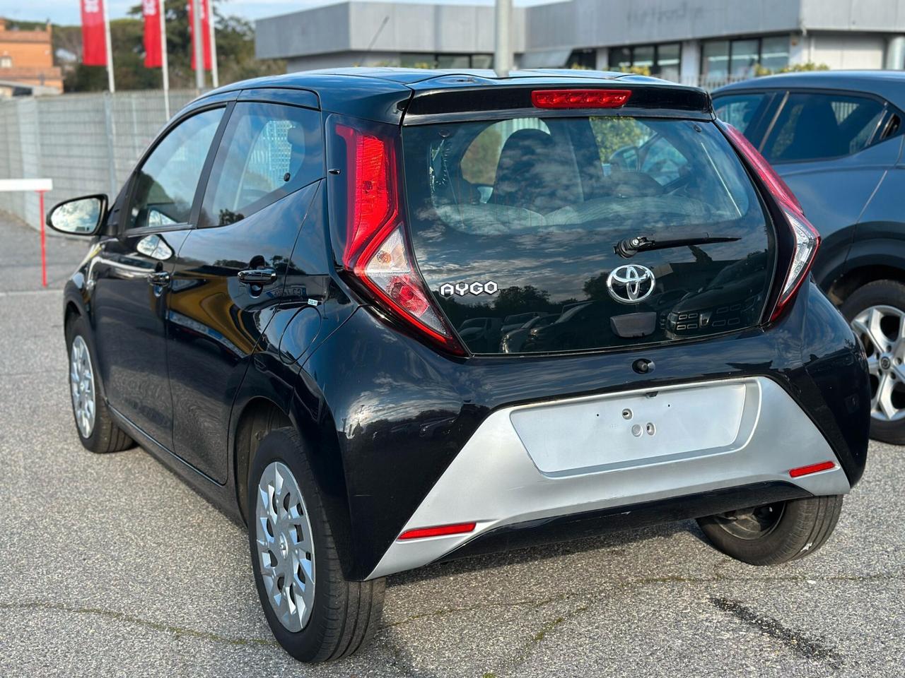 Toyota Aygo Connect 1.0 VVT-i 72 CV 5 porte x-play