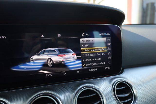 MERCEDES-BENZ E 220 d S.W. 4Matic Auto LED Luci AMBIENT Camera ACC Rad