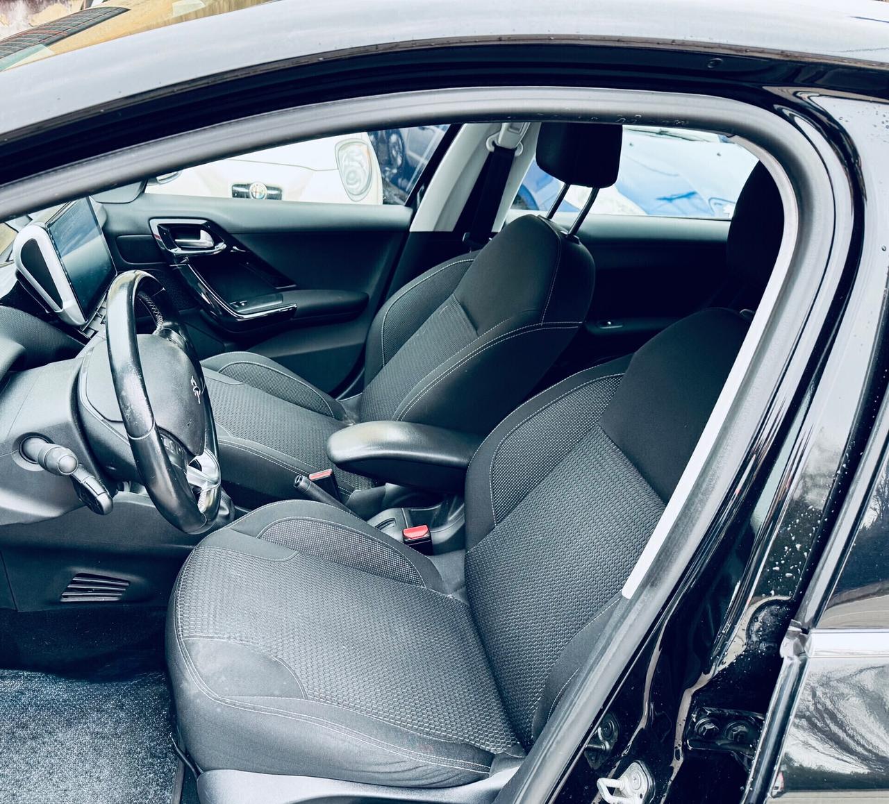 Peugeot 208 BlueHDi 75 5 porte Neopatentati