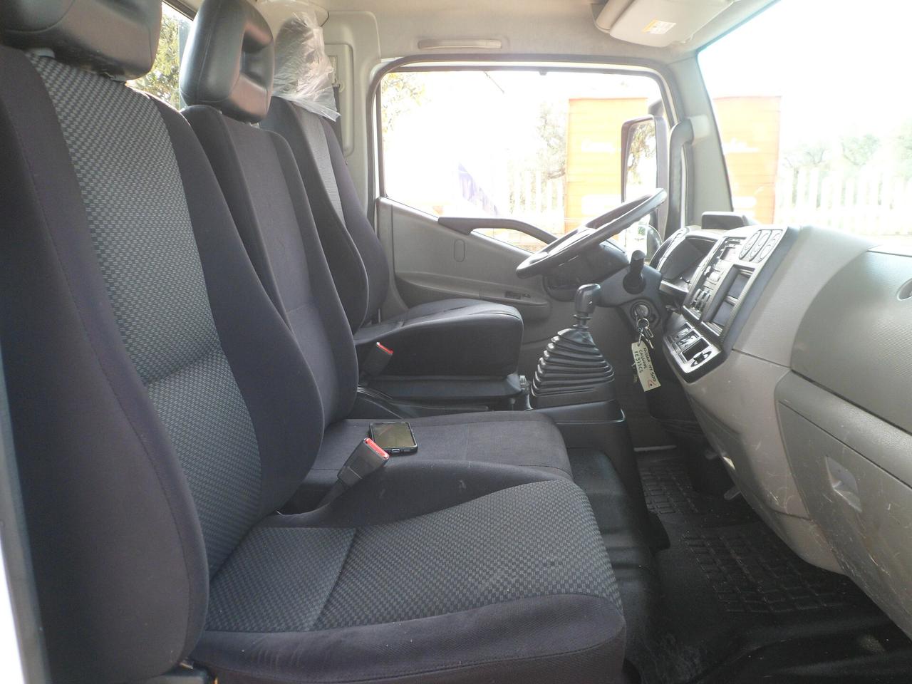 Nissan NT500 cassone fisso