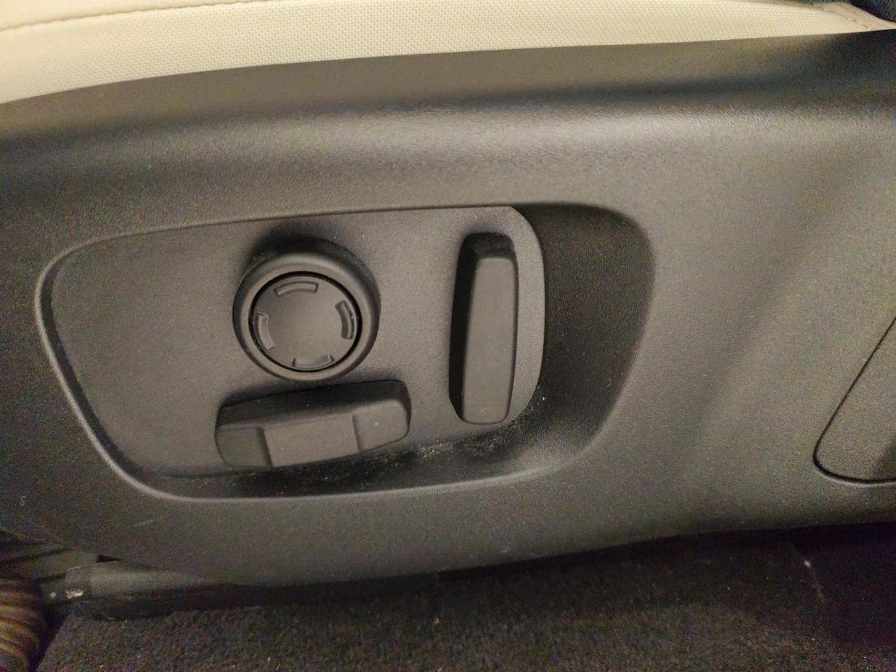 Land Rover Range Rover Velar 2.0d i4 mhev SE 4wd 204cv auto