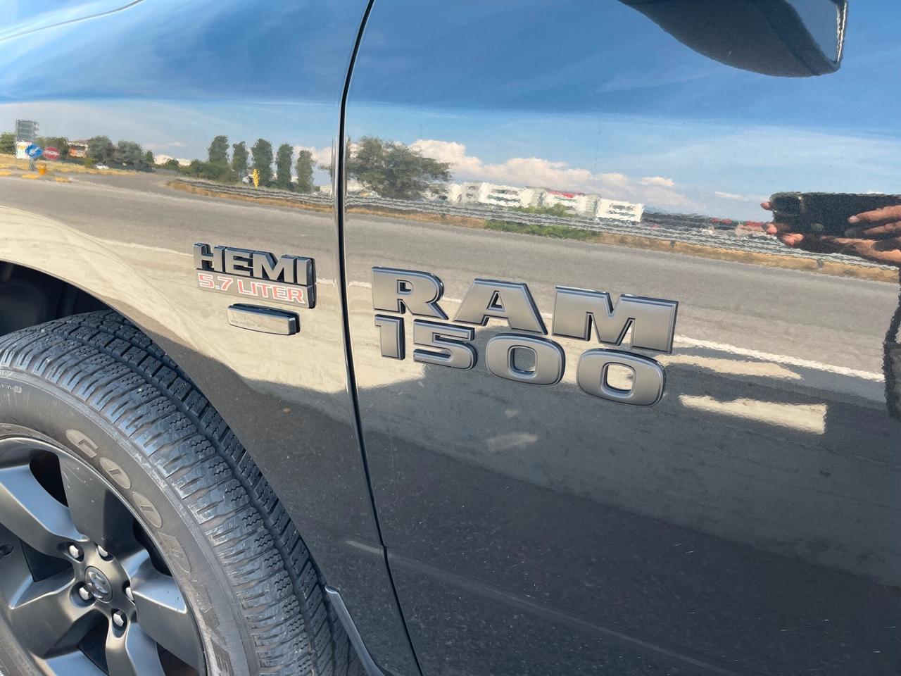 Dodge RAM 1500 HEMI 5.7 V8