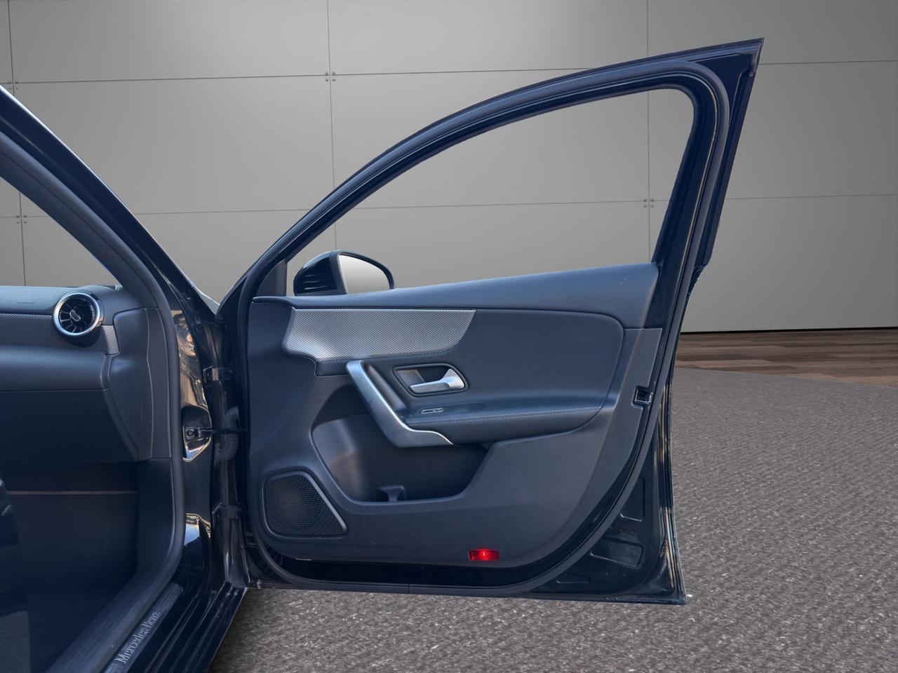 Mercedes A 180 D Business - UNIPRO - PROMO FINANZIAMENTO - PELLE - MBUX - PARK ASSIST