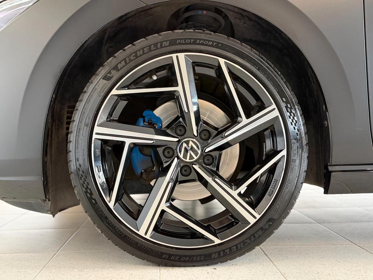 Volkswagen Golf 8 1.0 TSI 110CV ''VENOM WRAP'' ALLESTIMENTO GTI