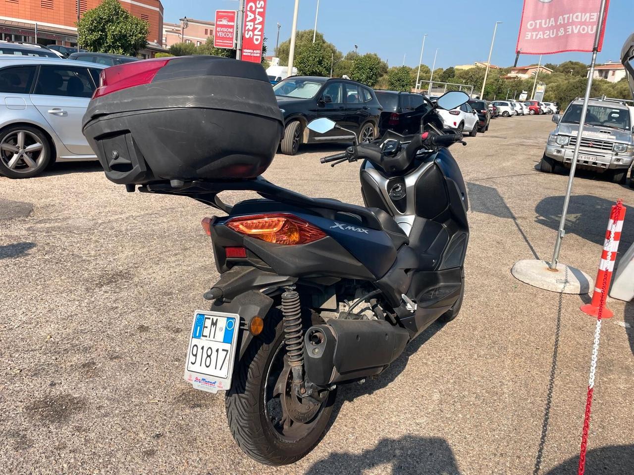 Yamaha X-Max 300 Iron Max