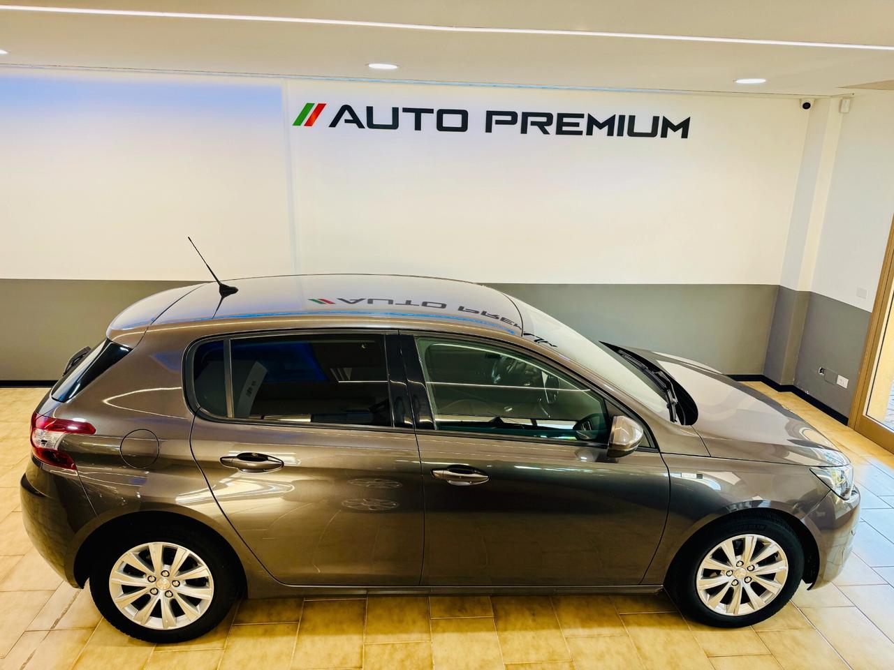 Peugeot 308 Active 110 Cv - Navi / R.Camera