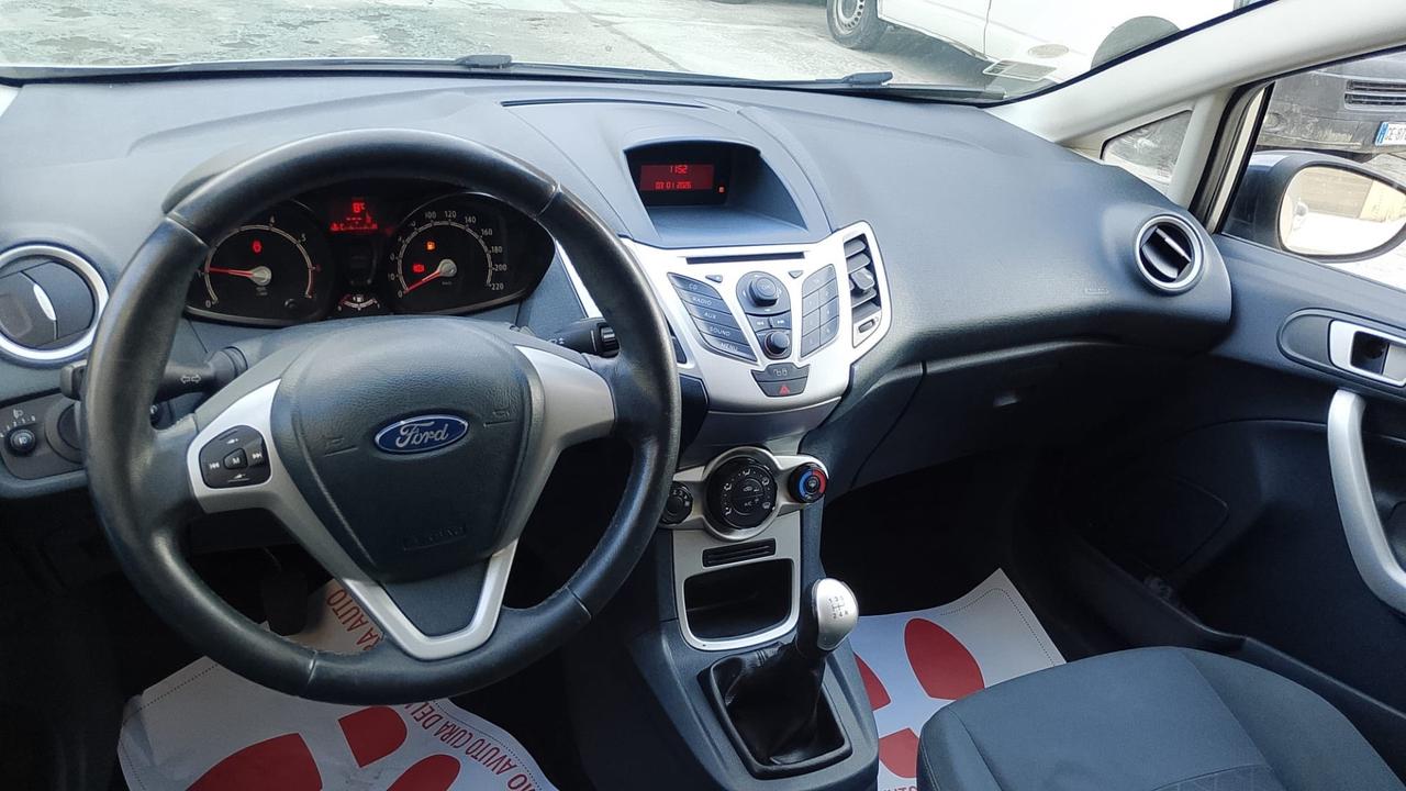 Ford Fiesta 1.4 16V 5p. Bz.- GPL Titanium Bs. 2012
