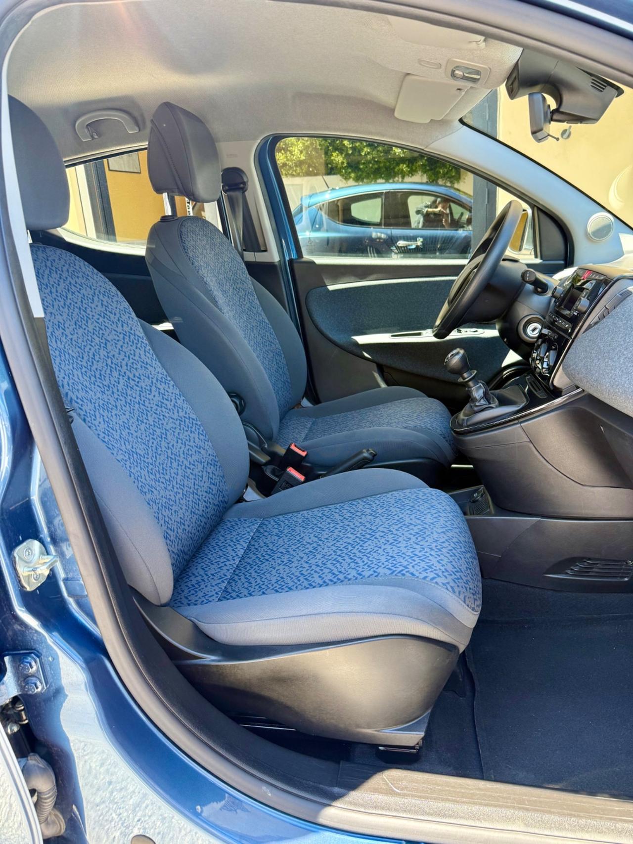 Lancia Ypsilon 1.0 FireFly 5 porte S&S Hybrid Silver Plus