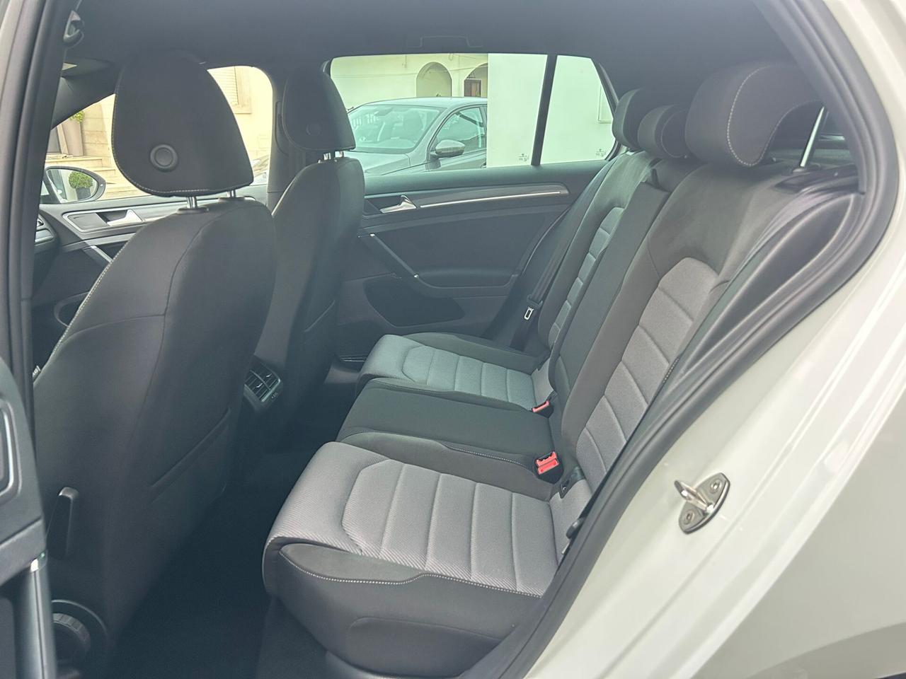 Volkswagen Golf 1.6 TDI 110Cv R-LINE DSG/LED-2017