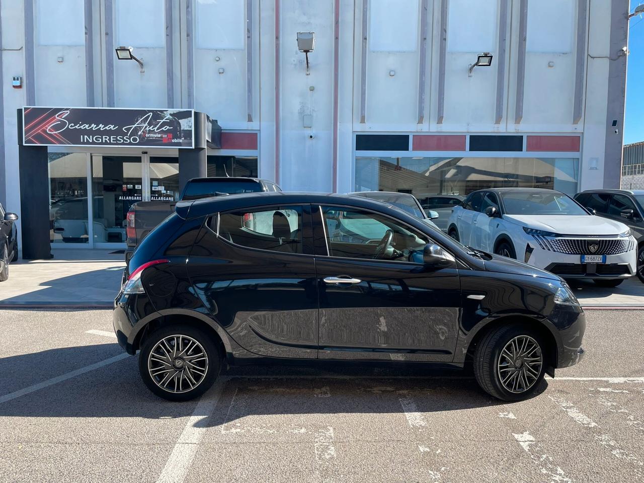 Lancia Ypsilon 1.0 FireFly 5 porte S&S Hybrid Gold