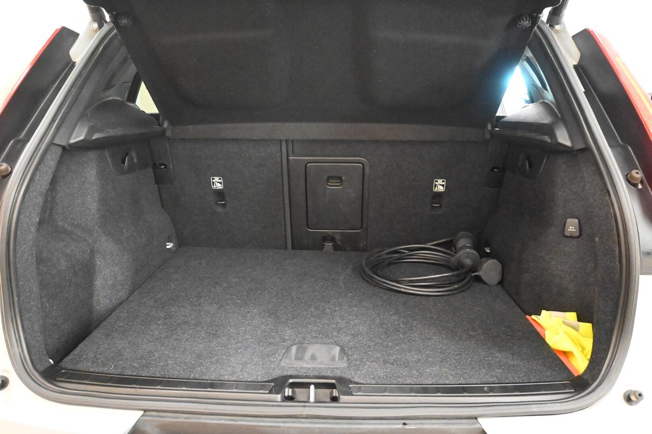 VOLVO XC40 (2017-->) XC40 T4 Recharge Plug-in H...