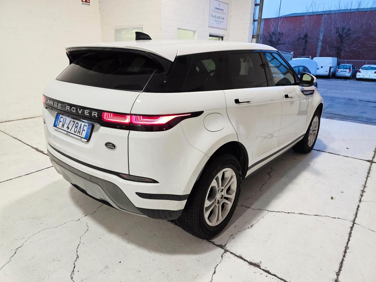 Land Rover Range Evoque 2.0D I4-L.Flw 150CV AWD Aut R-Dynamic HSE