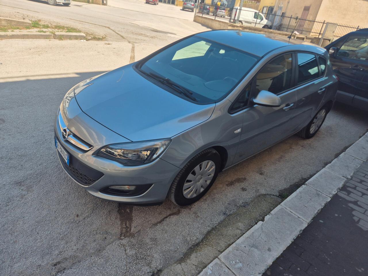 OPEL ASTRA 1.6 CDTI 110 CV BERLINA ANNO 2015 KM CERTIF