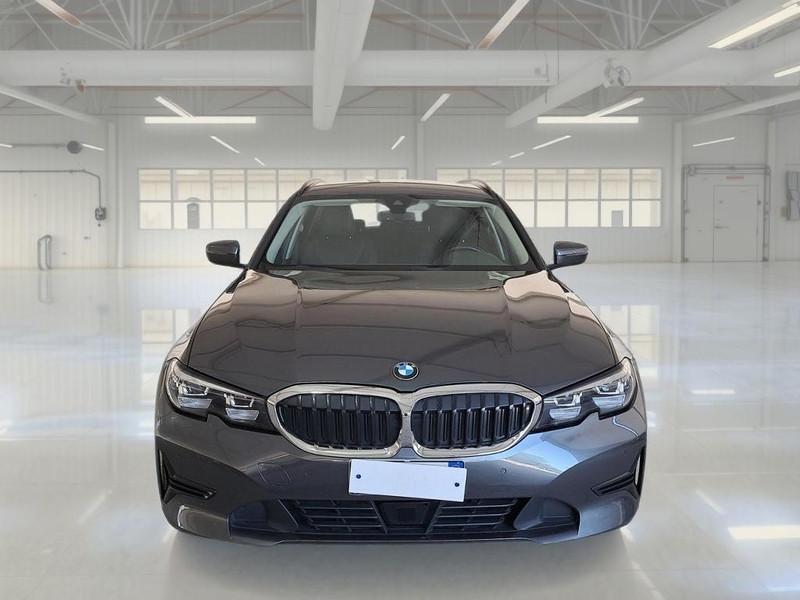 BMW 318 48V Business Advantage Touring auto