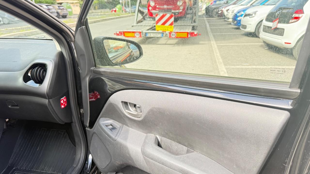 Toyota Aygo Connect 1.0 VVT-i 72 CV 5 porte x-play LED NAVI KAMERA CERCHI 16 PDC BLUETOOTH