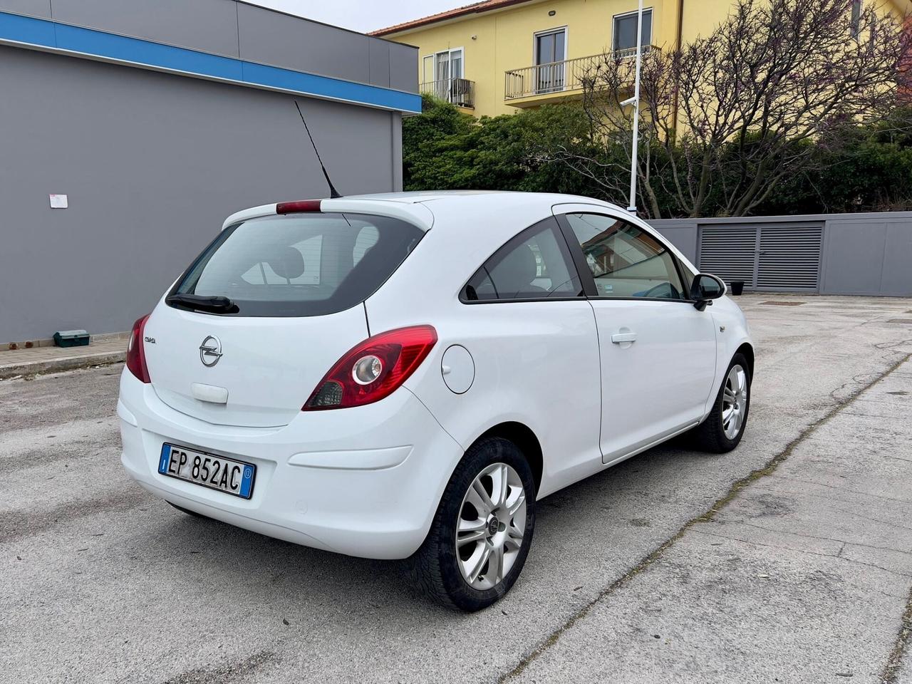 Opel Corsa 1.2 Benzina e GPL