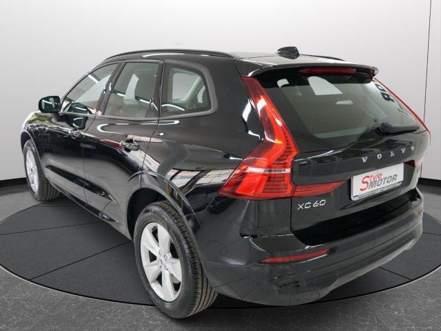 VOLVO XC60 B4 (d) AWD automatico Momentum Sport