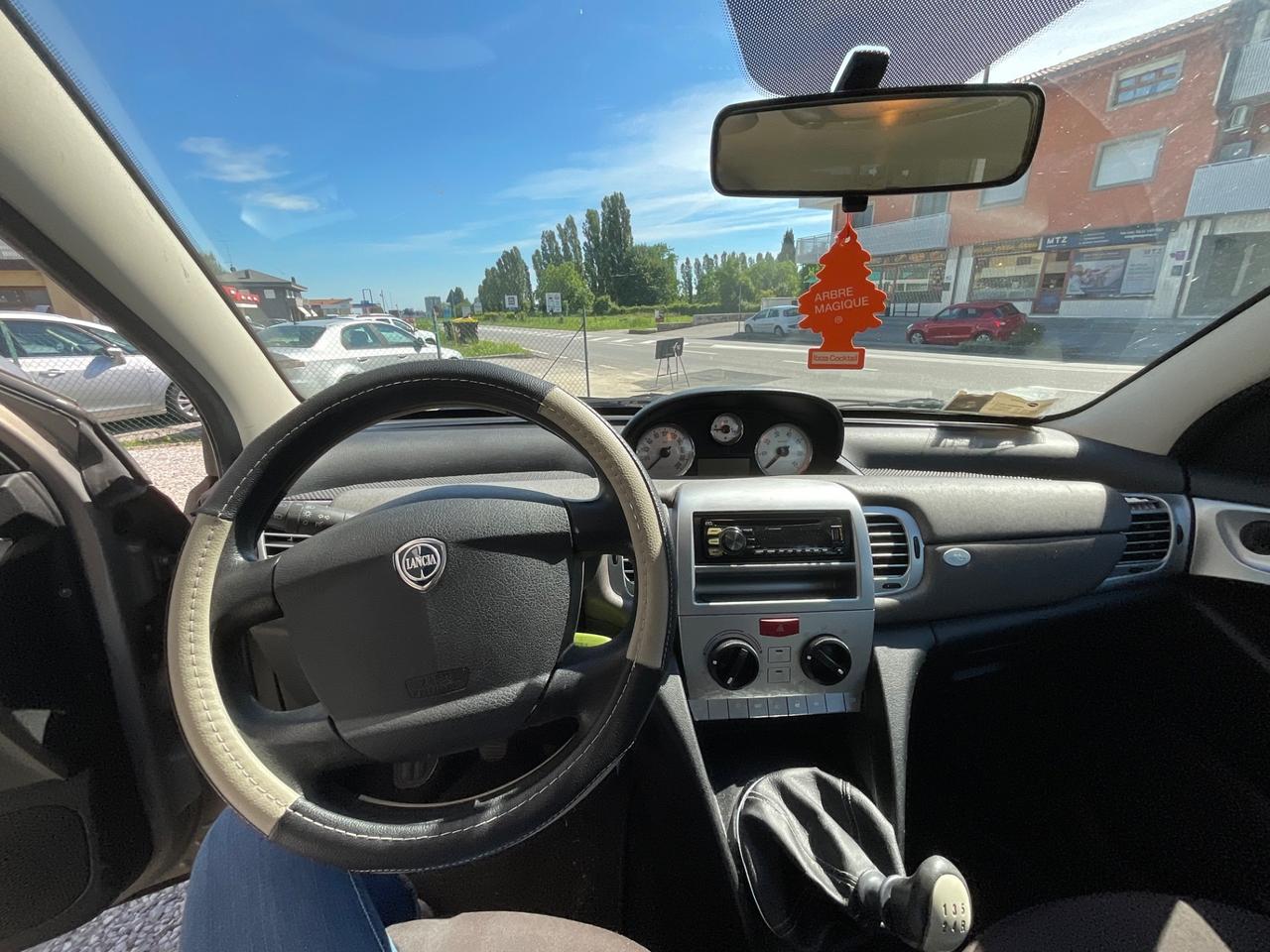 Lancia Ypsilon 1.2 Versus