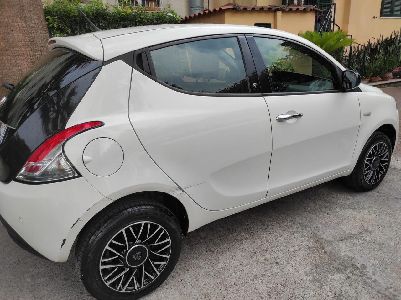 Lancia Ypsilon 2016 0.9 TwinAir Benzina metano LEGA SENSORI BLUETOOTH