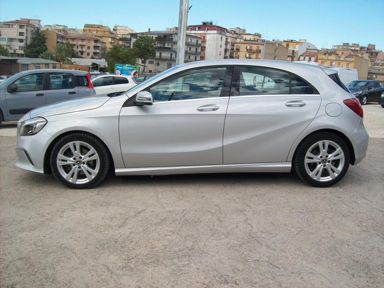 MERCEDES A 200 d CV.136 SPORT 4MATIC "2017"