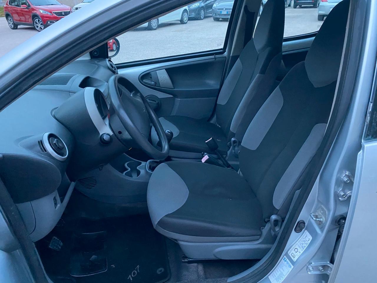 Peugeot 107 1.0benz 68cv full 5p 2006