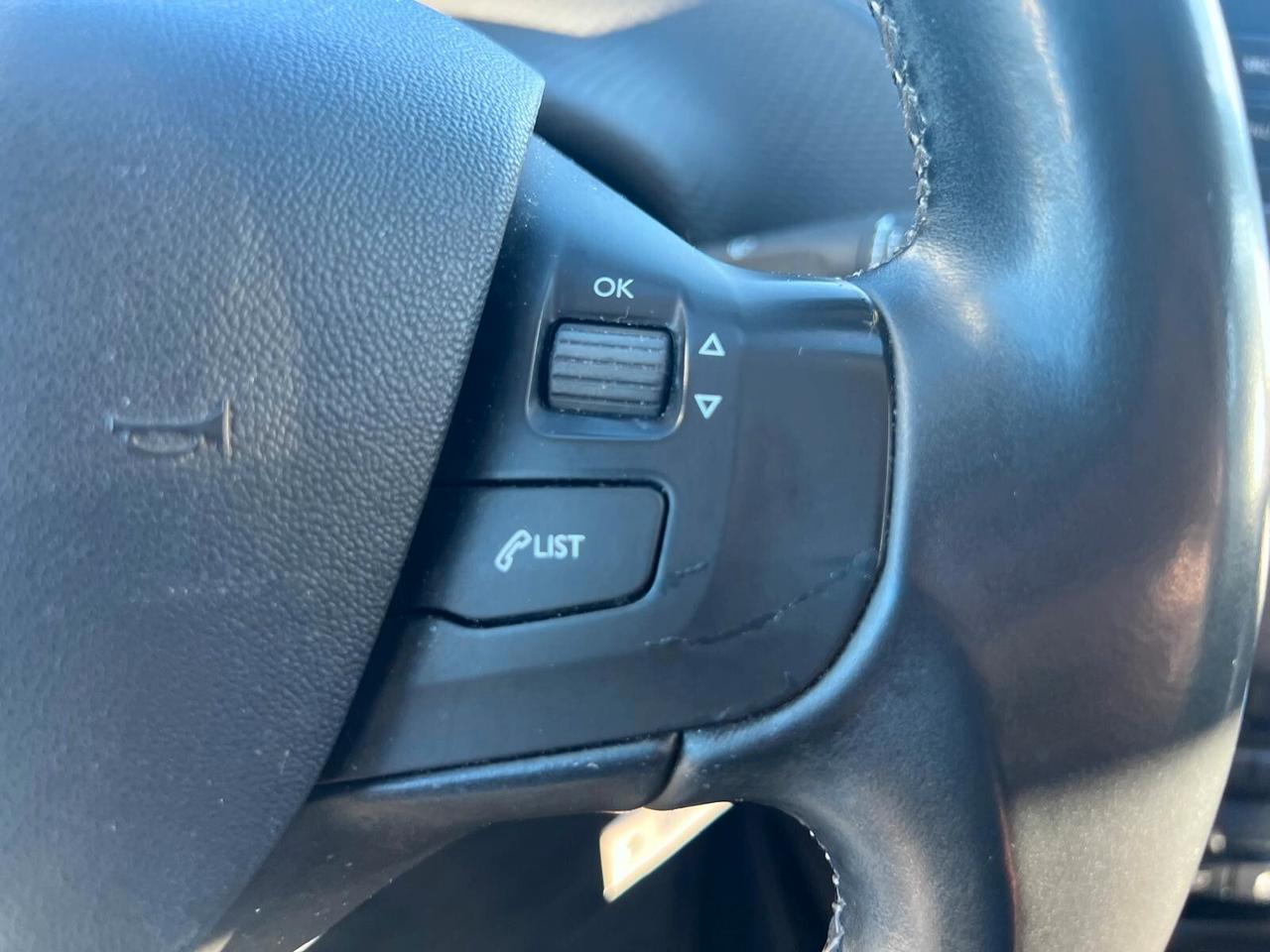 Peugeot 2008 1.6 e-HDi 92 CV Stop&Start Urban Cross