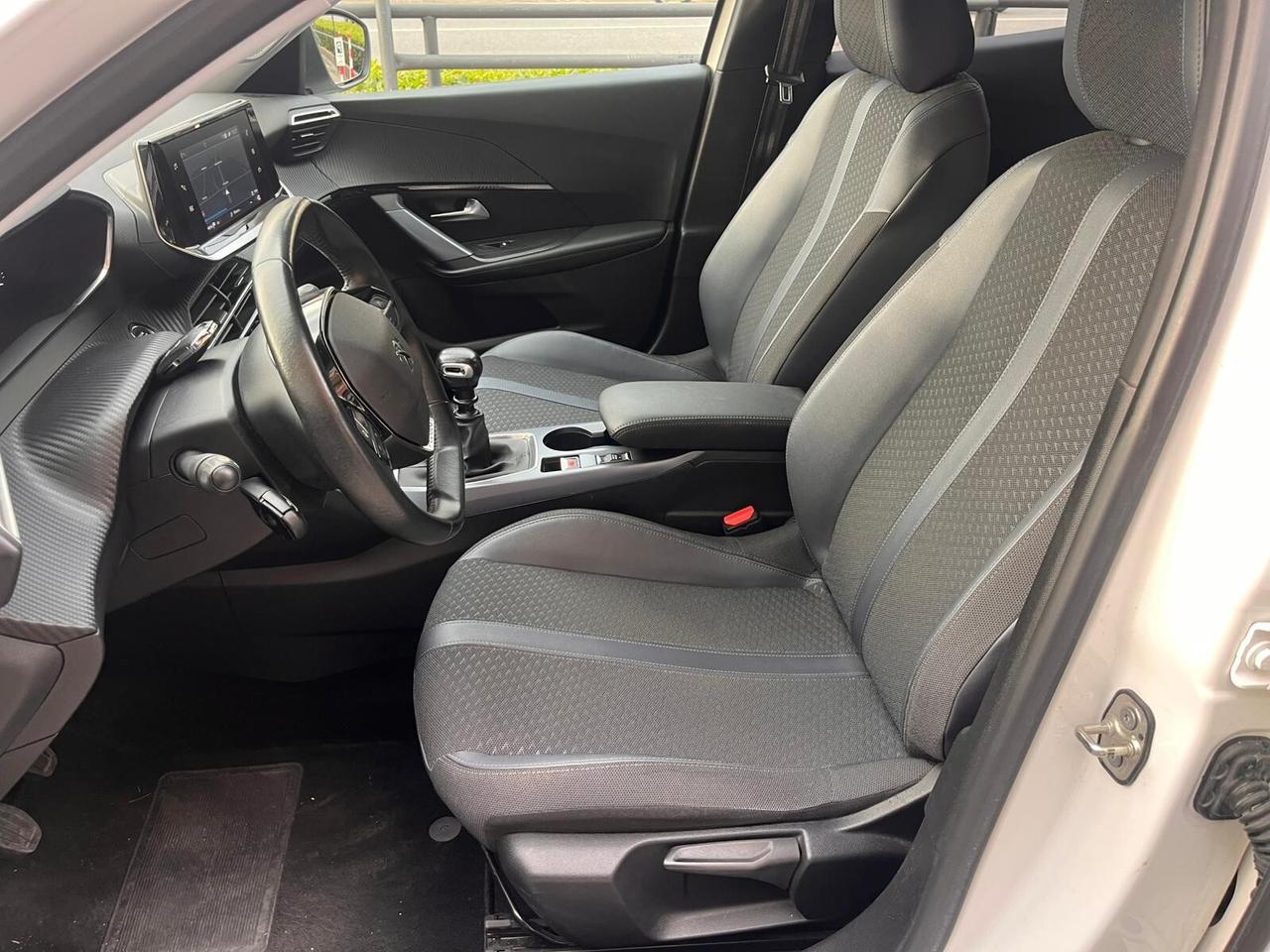 PEUGEOT 2008 1.2 BENZINA 101CV OK NEOPATE-2021